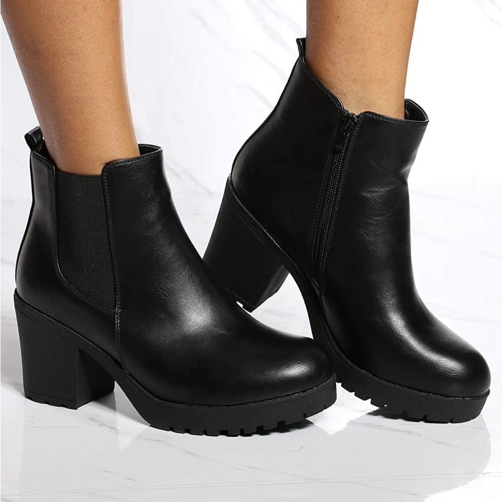 Refresh; size 9; black bootie; side elastic zipper